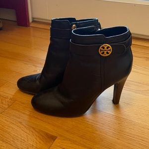 Tory Burch Ankle Boots. Leather, Black.